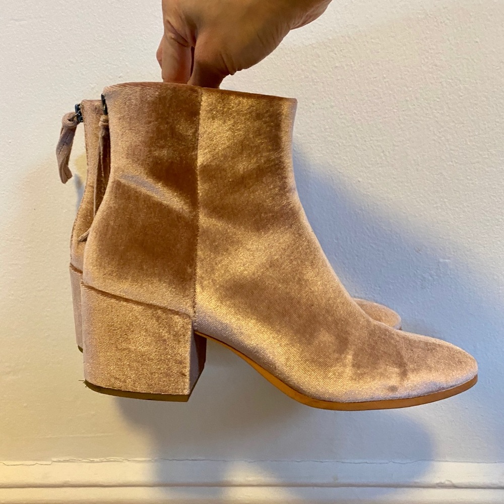 Dolce Vita Pink size 8 velvet / velour booties.